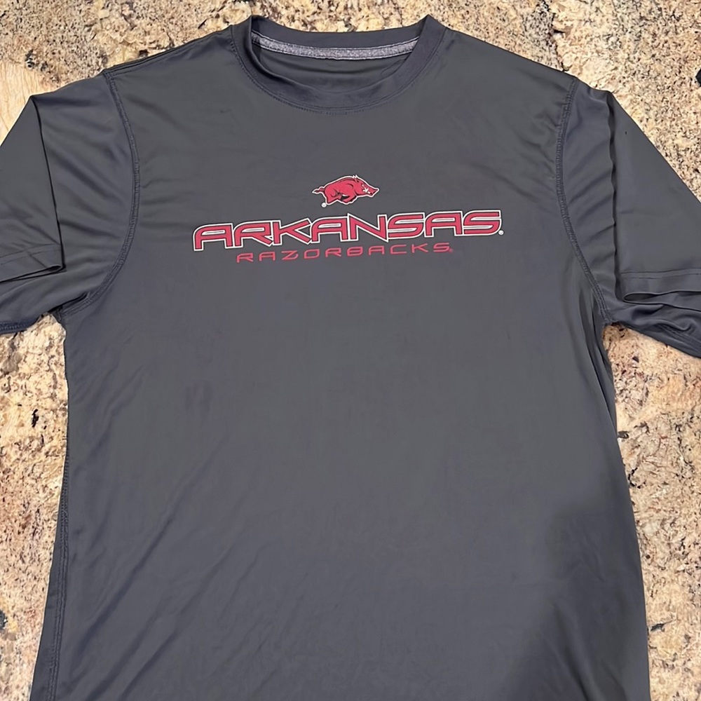 Mens Arkansas Razorback gray sports polyester shirt sz. M